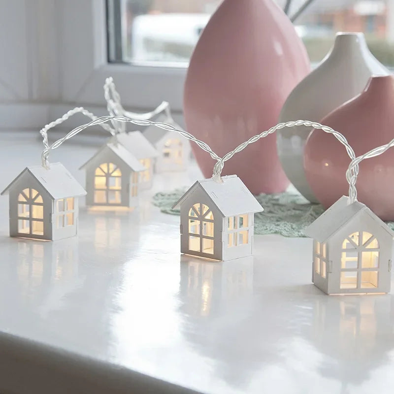 Christmas House Lights – Tiny Homes, Big Holiday Magic 🎄