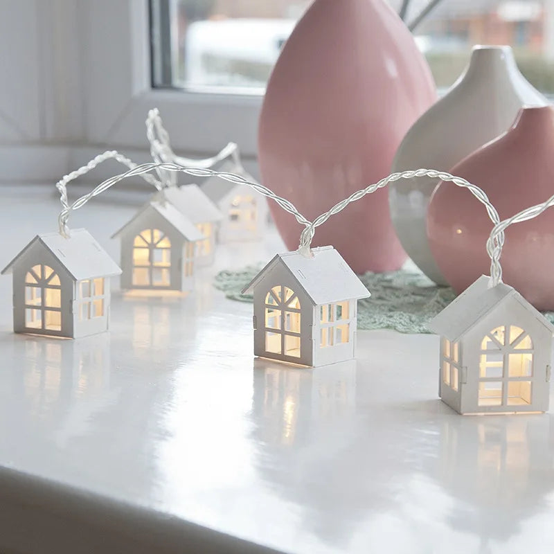 Christmas House Lights – Tiny Homes, Big Holiday Magic 🎄